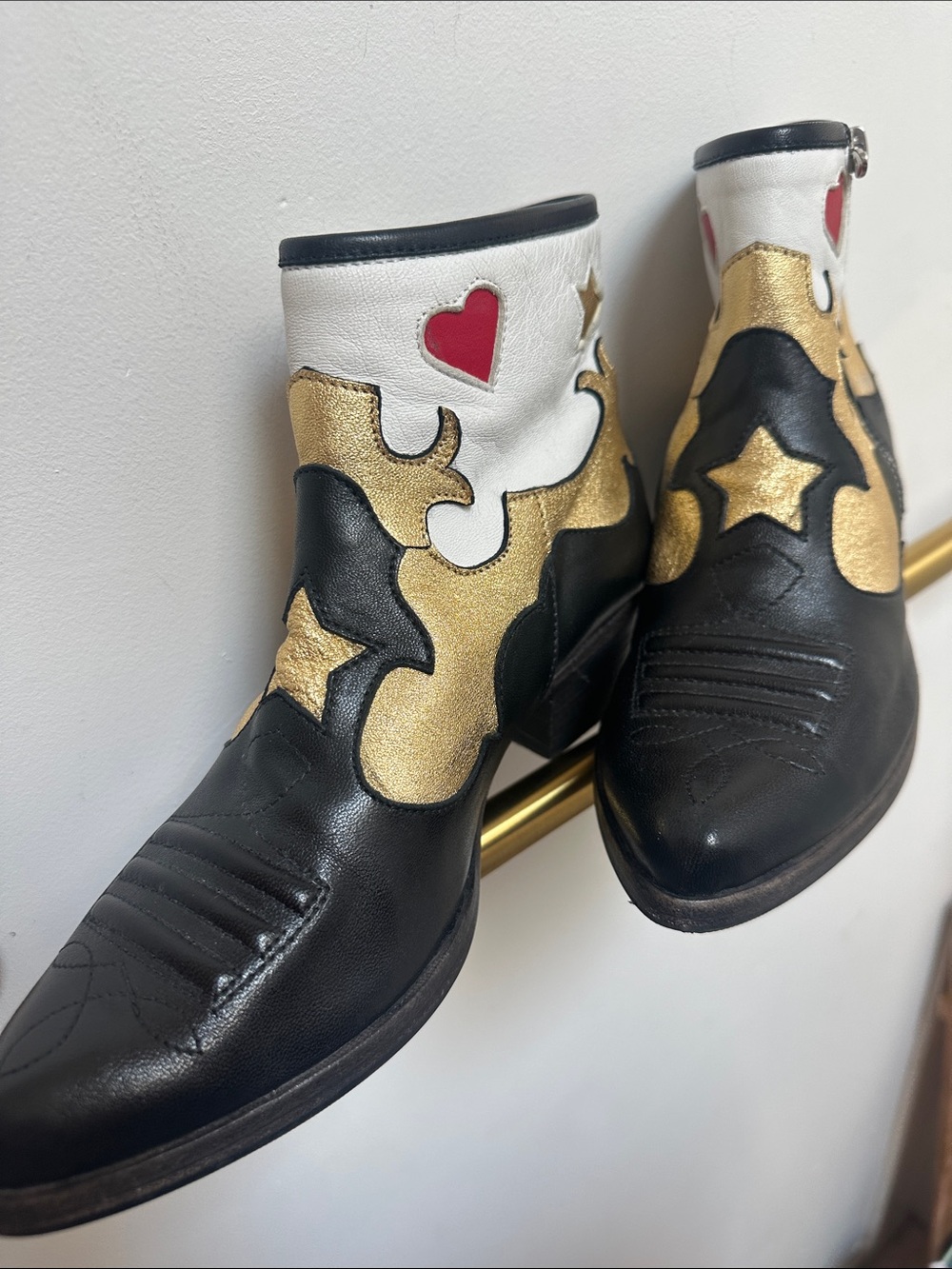 I.N.K. Shoes Italian Leather Ankle Boots with Gold Stars Red Hearts 37